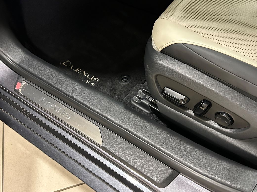 2023 Lexus ES 300h