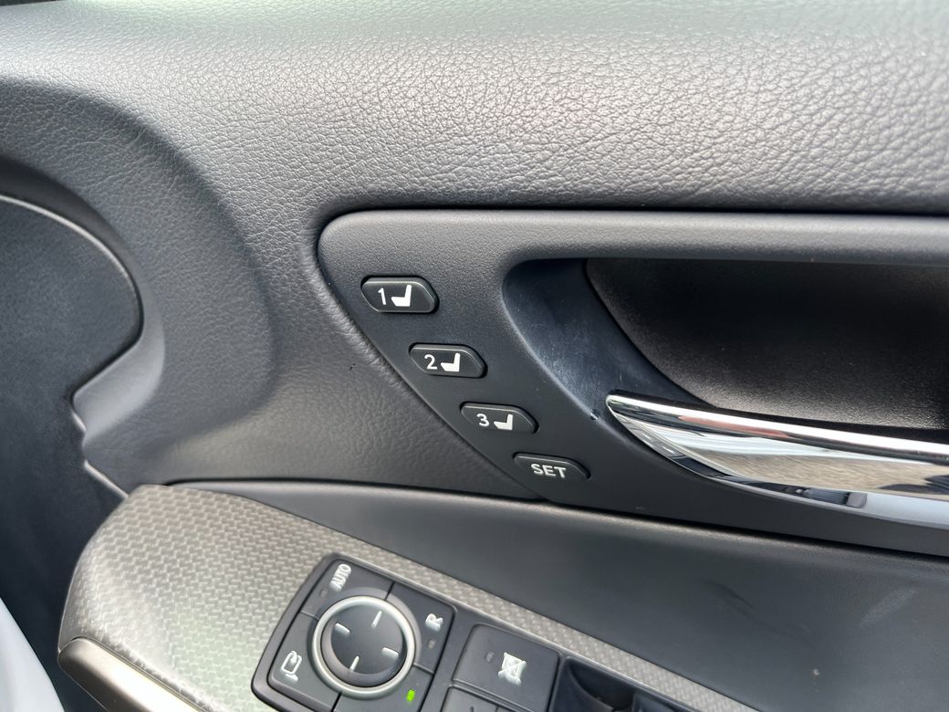 2013 Lexus IS 300h