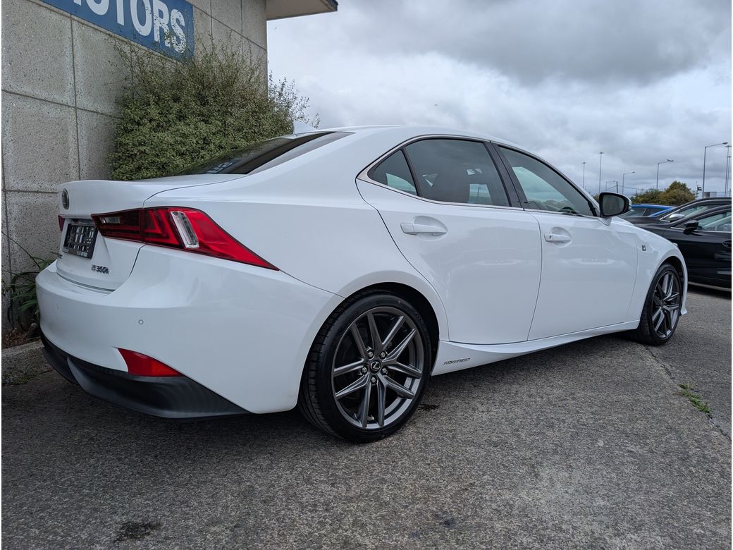 2015 Lexus IS 300h