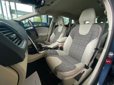 2016 Volvo V40