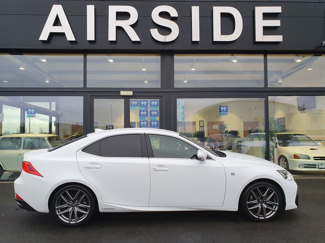 2016 Lexus IS 300h