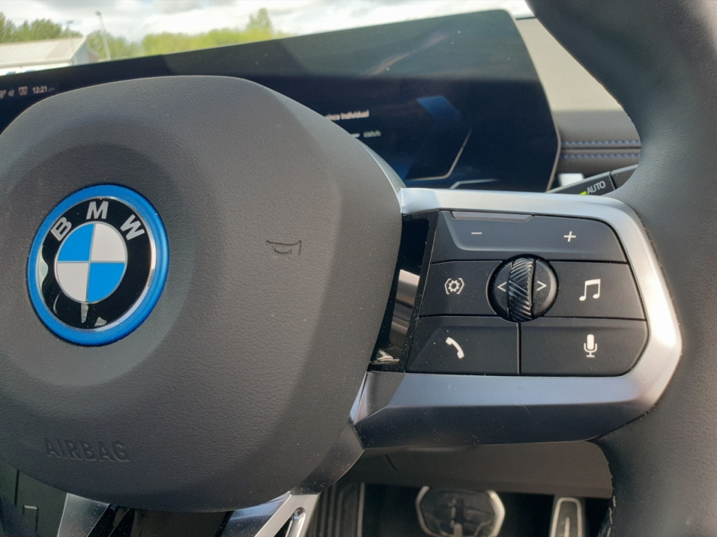 2025 BMW iX