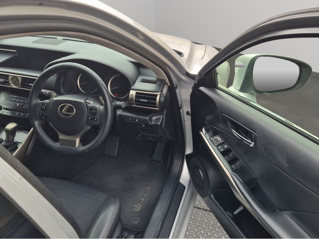 2013 Lexus IS 300h