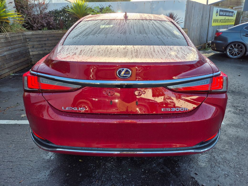 2022 Lexus ES 300h