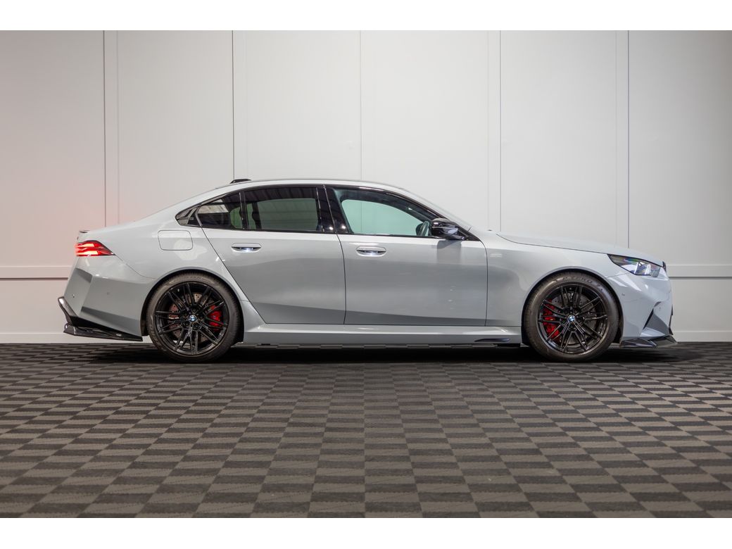 2025 BMW M5