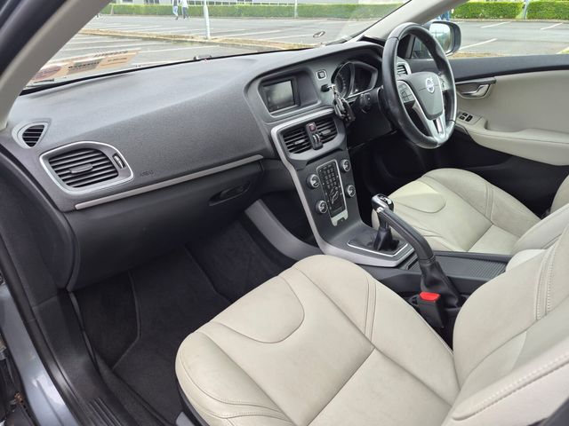 2016 Volvo V40