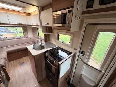 2017 SWIFT  CHAMPAGNE 685 LOW PROFILE R.H.D 