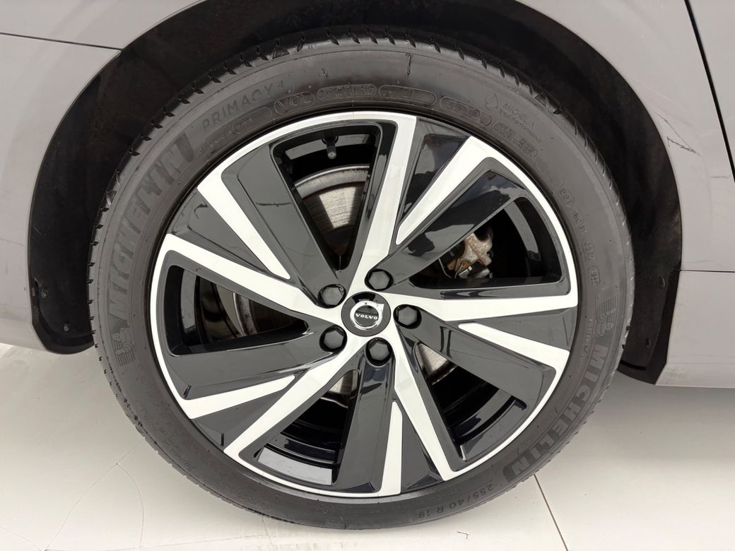 2022 Volvo S90