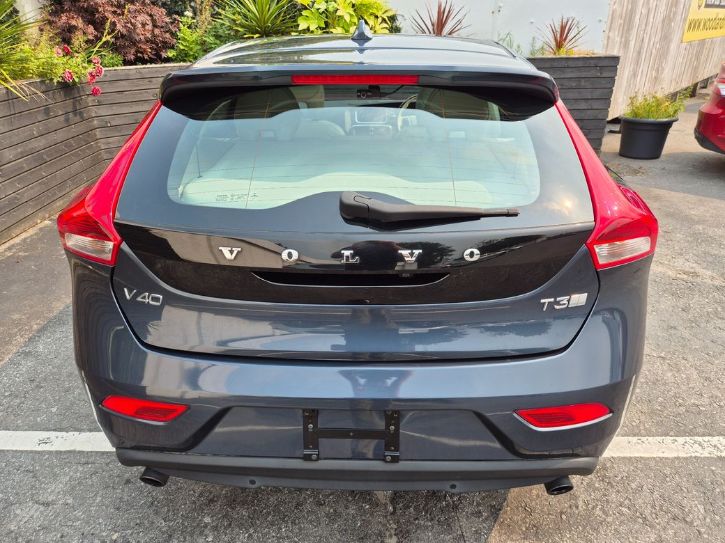 2020 Volvo V40