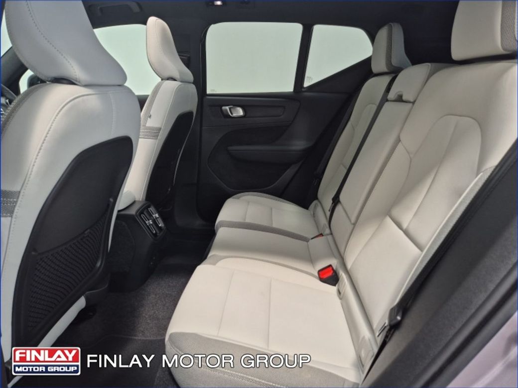2025 Volvo EX40