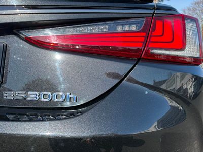 2021 Lexus ES 300h