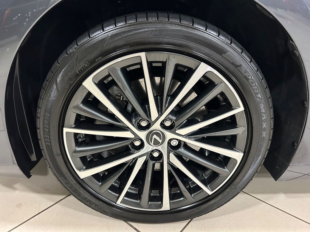 2023 Lexus ES 300h