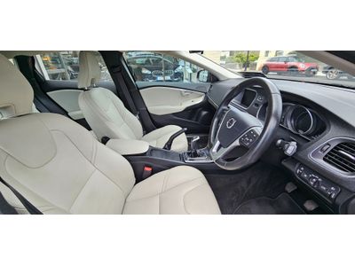 2017 Volvo V40