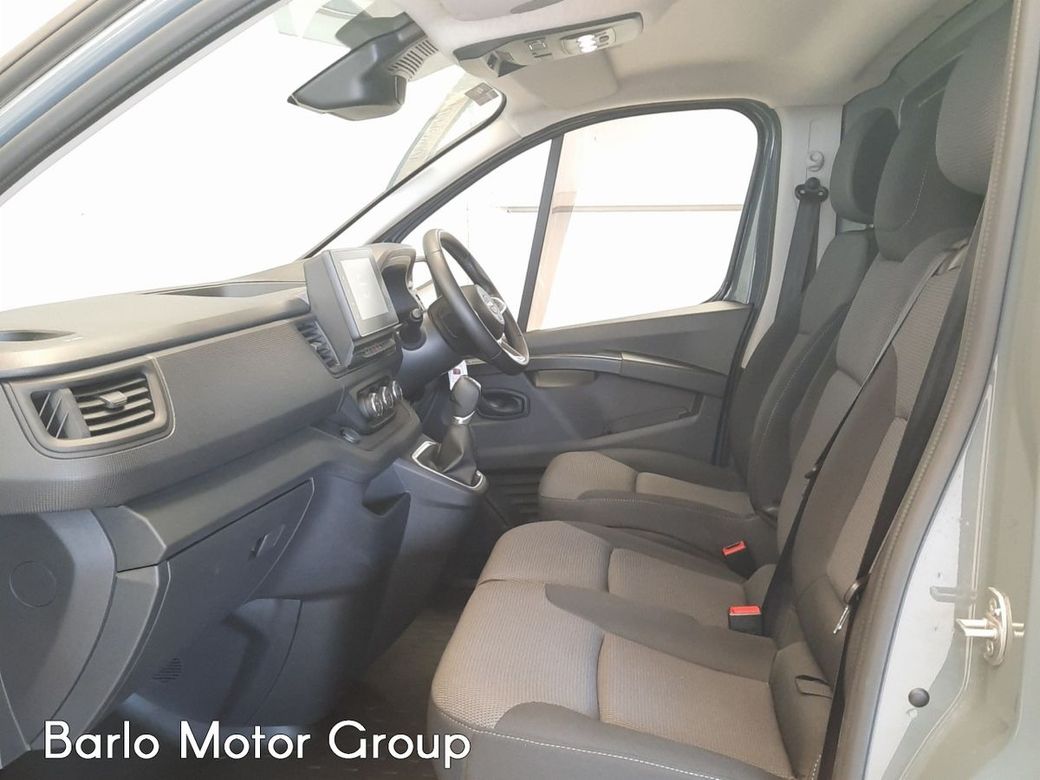 2025 Nissan Primastar