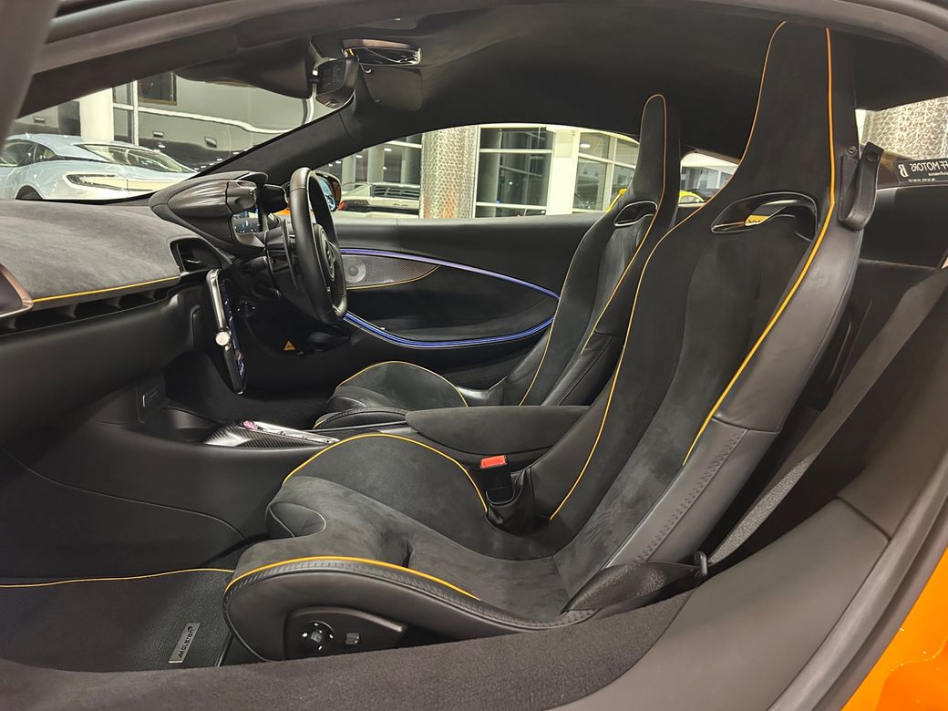 2023 McLaren Artura