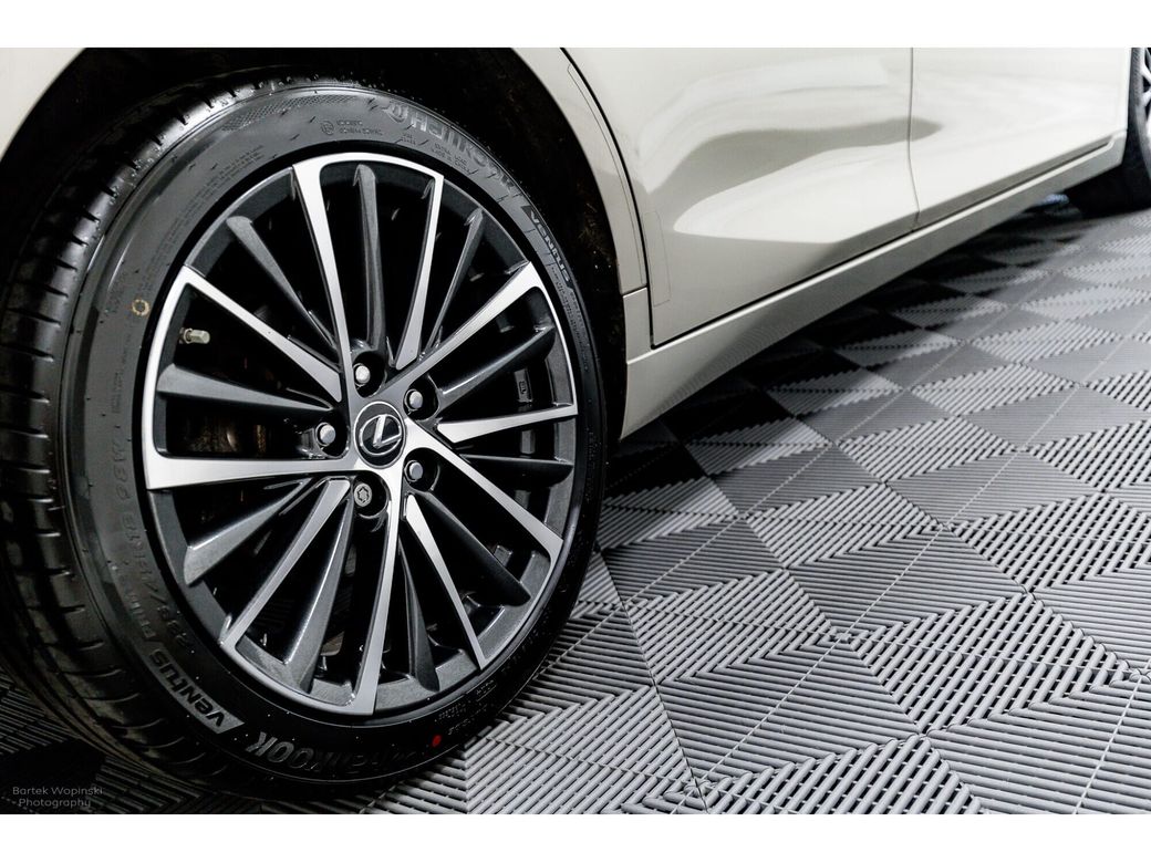 2023 Lexus ES 300h