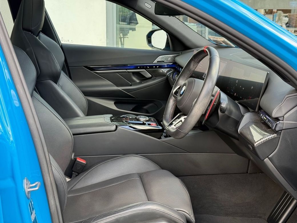 2025 BMW M5