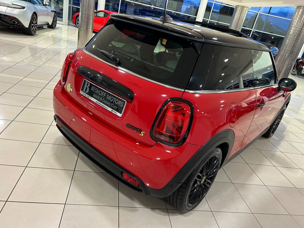 2022 Mini Hatch