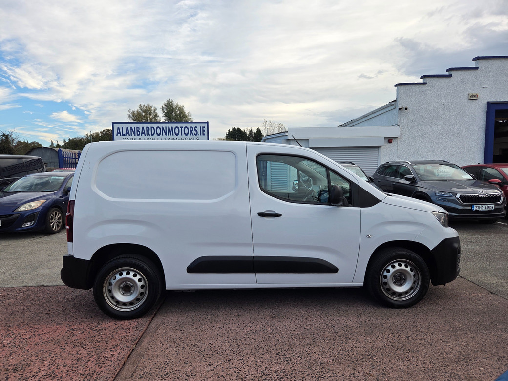 2022 Peugeot Partner