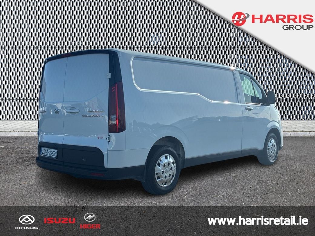 2025 White Maxus Deliver 7