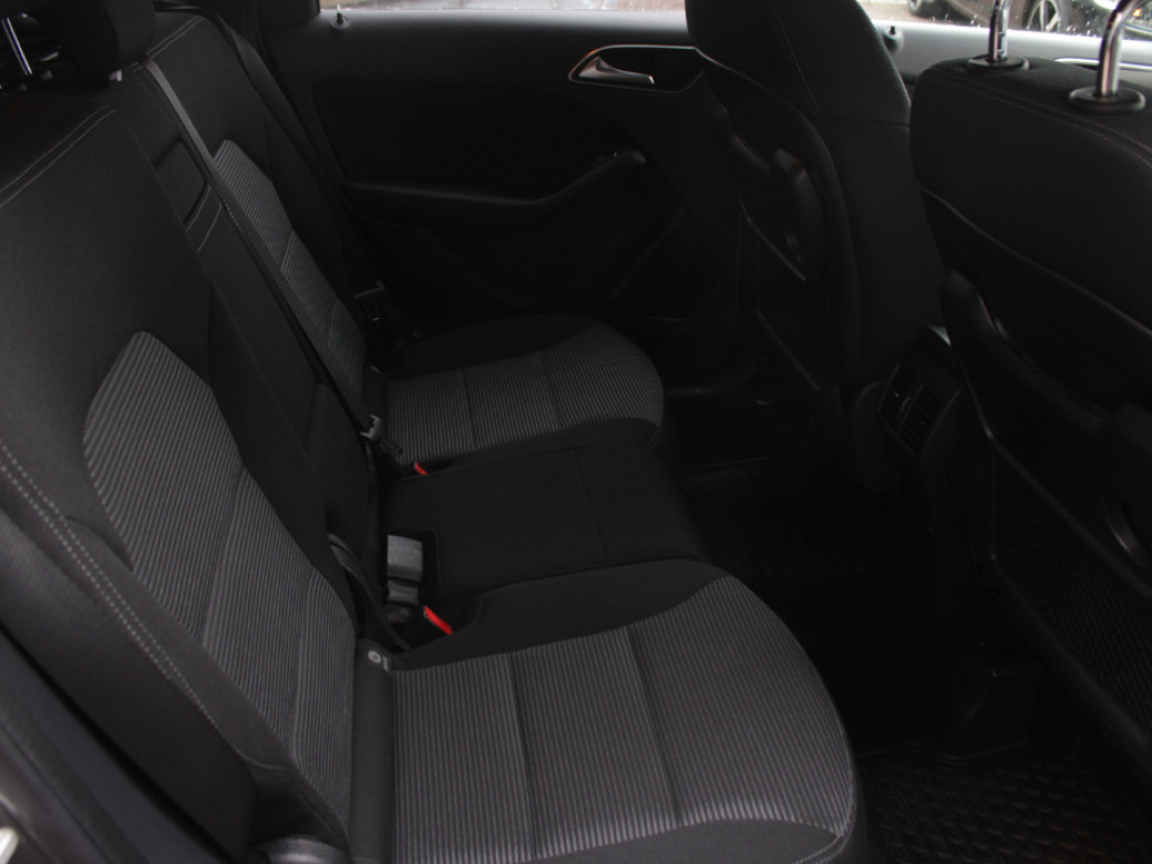 2016 Mercedes-Benz B 180