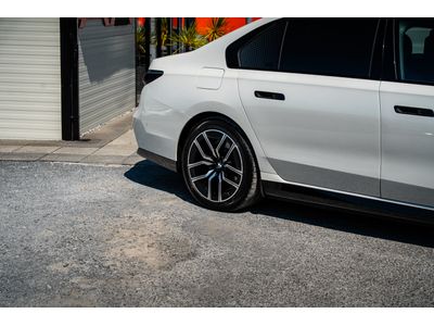 2025 BMW i7