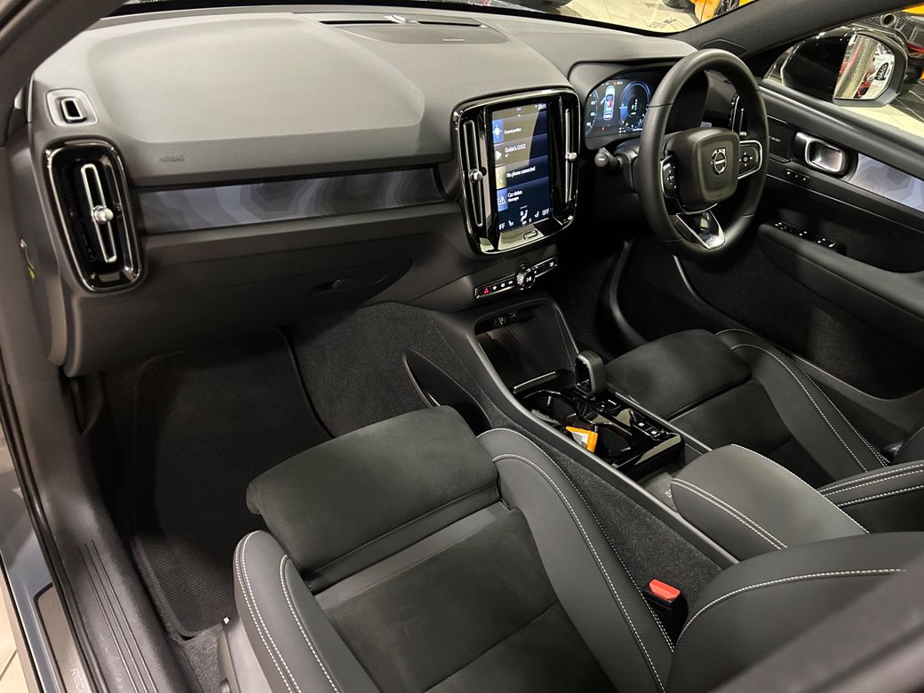 2023 Volvo XC40