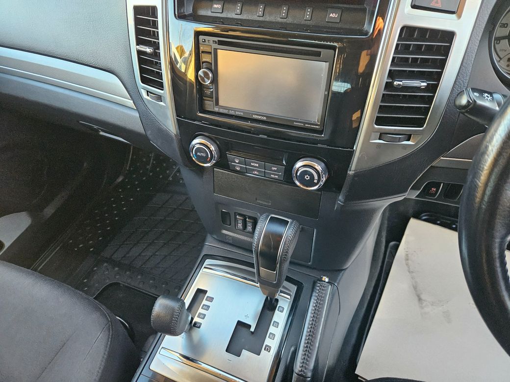 2016 Mitsubishi Shogun