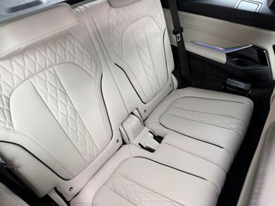 2026 BMW X7
