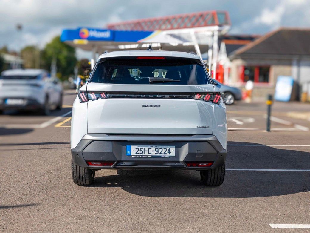 2025 Peugeot 5008