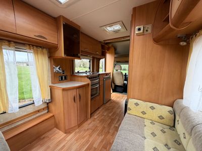 2005 SWIFT SUNTOR 590 RL R.H.D 