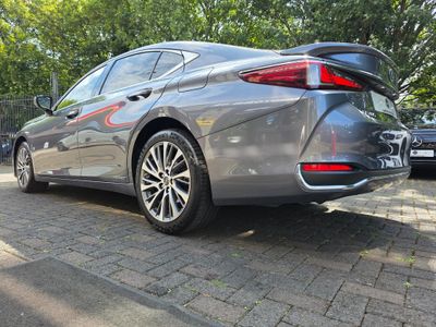 2021 Lexus ES 300h