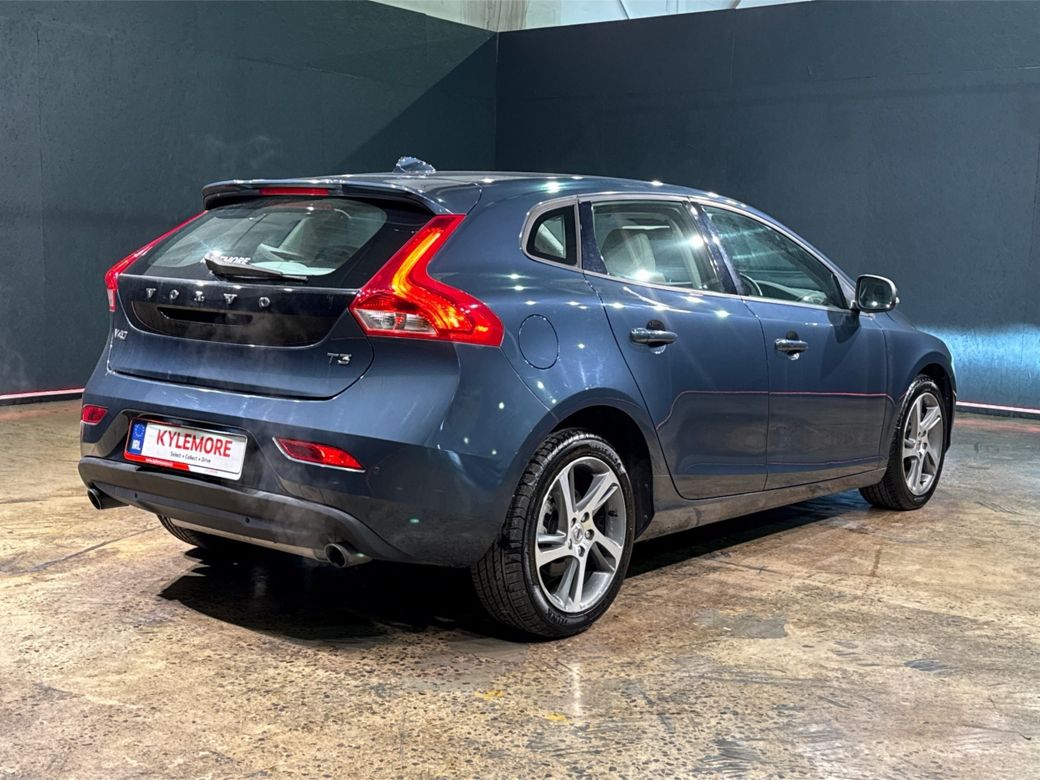 2017 Volvo V40