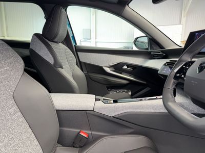 2025 Peugeot 5008