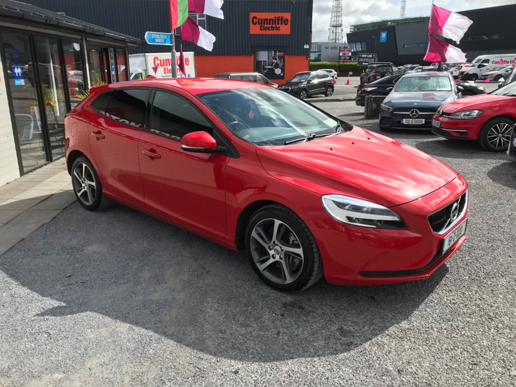 2018 Volvo V40