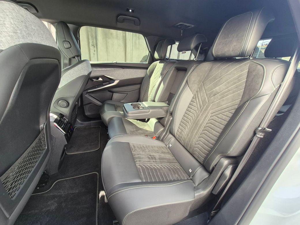 2025 Peugeot 5008