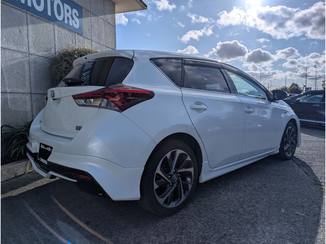 2016 Toyota Auris