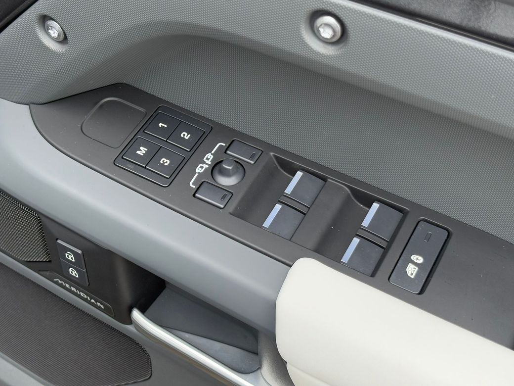 2025 Land Rover Defender