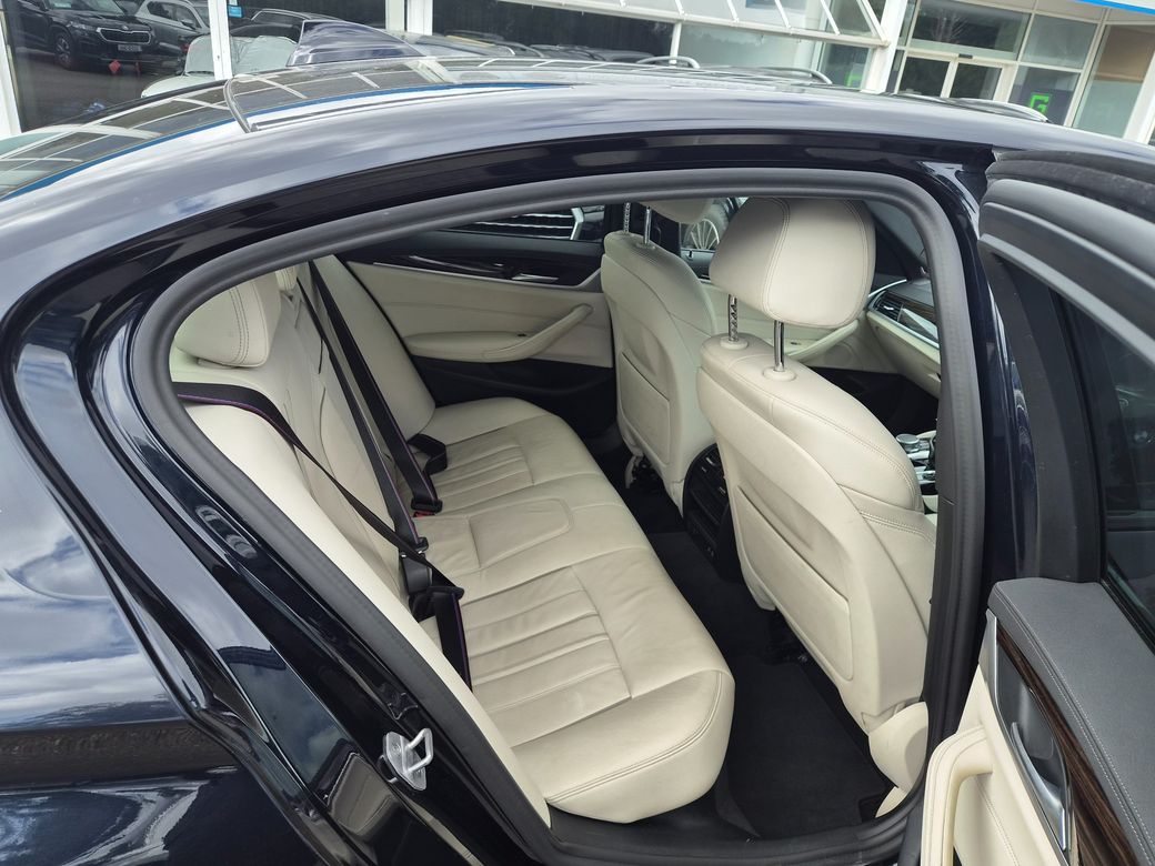 2023 BMW 530