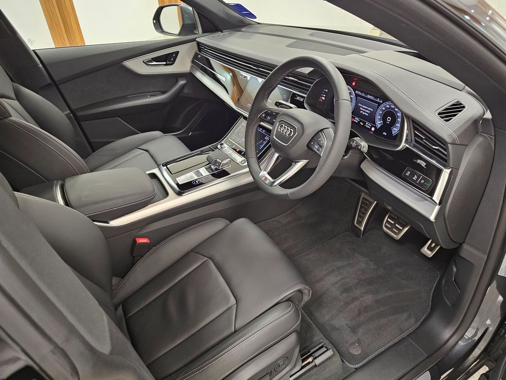 2025 Audi Q8