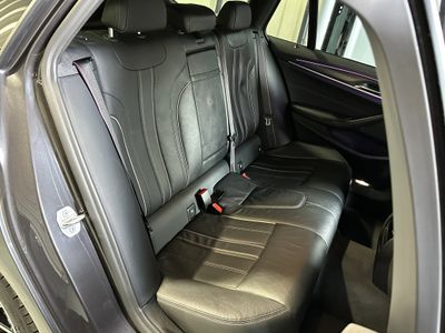2021 BMW 530