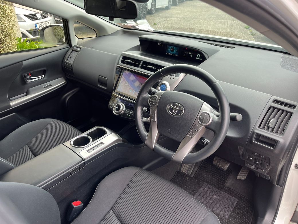 2019 Toyota Prius Alpha