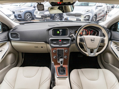 2016 Volvo V40