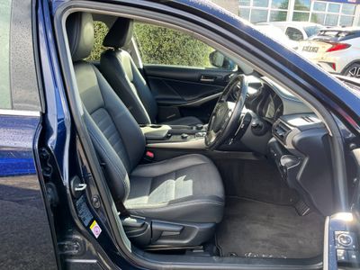 2017 Lexus IS 300h
