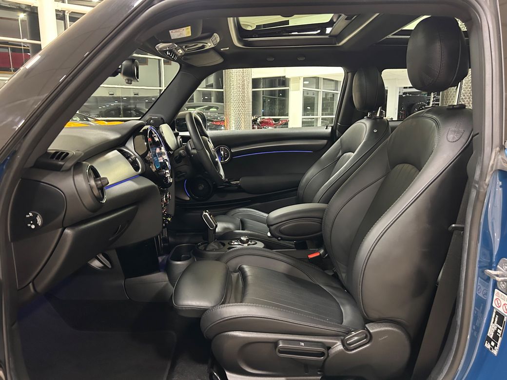 2022 Mini Hatch