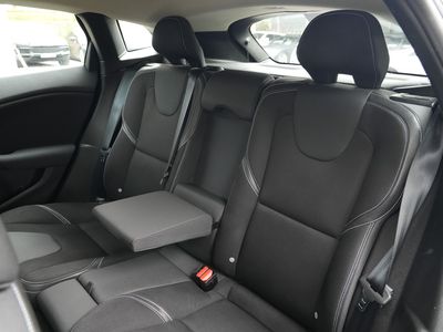 2017 Volvo V40
