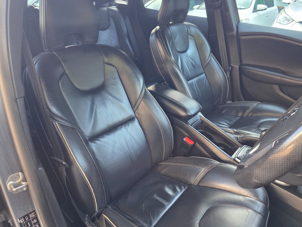 2017 Volvo V40