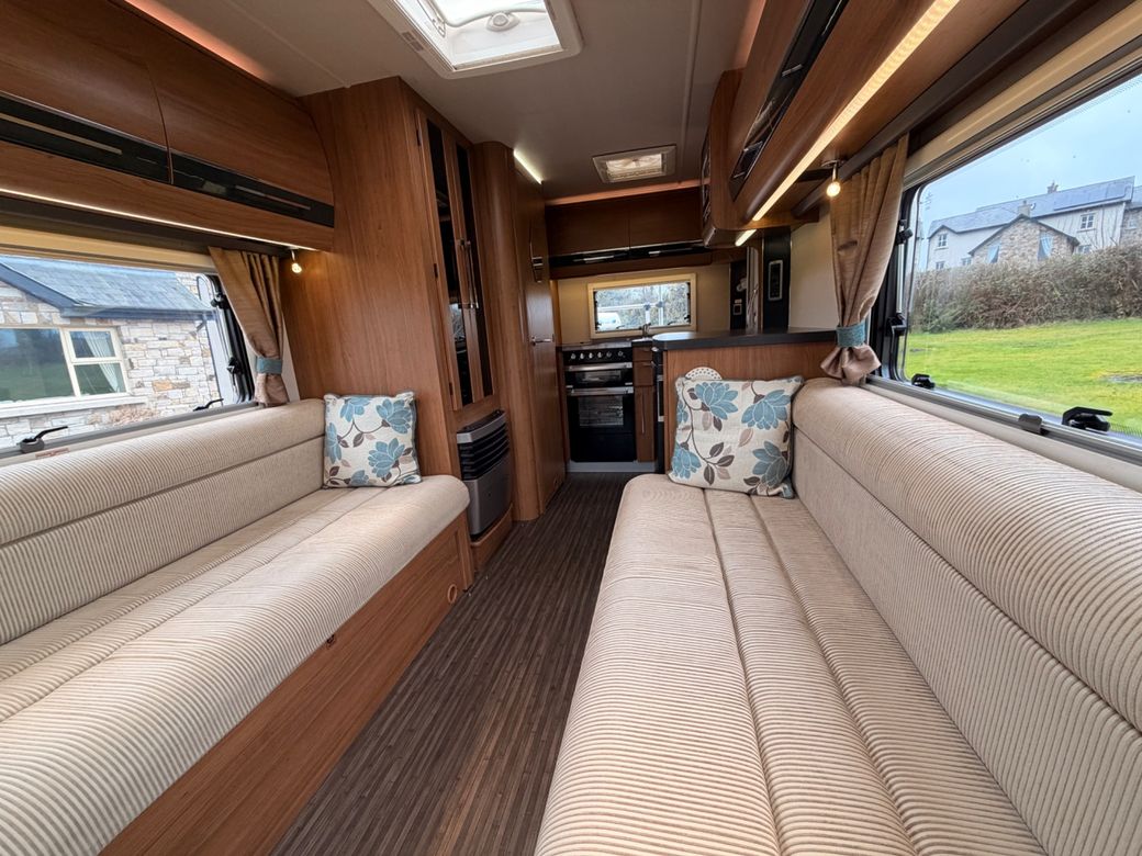 2014 AUTOTRAIL  TRACKER EKS LOW PROFILE R.H.D