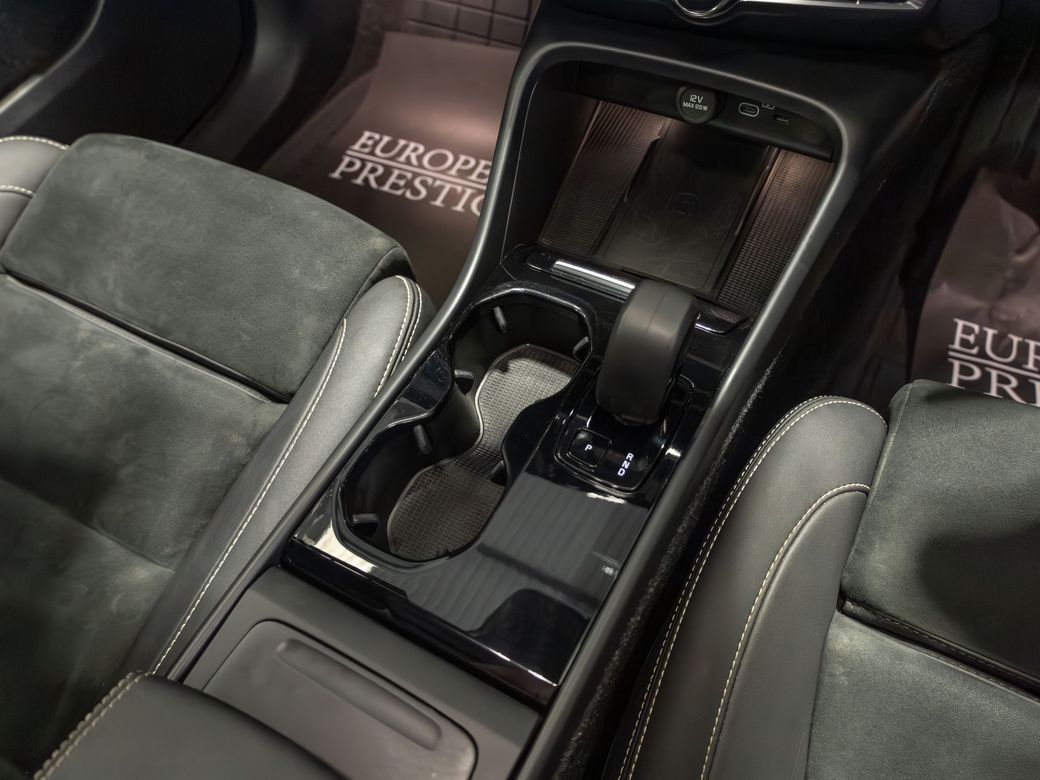 2022 Volvo XC40