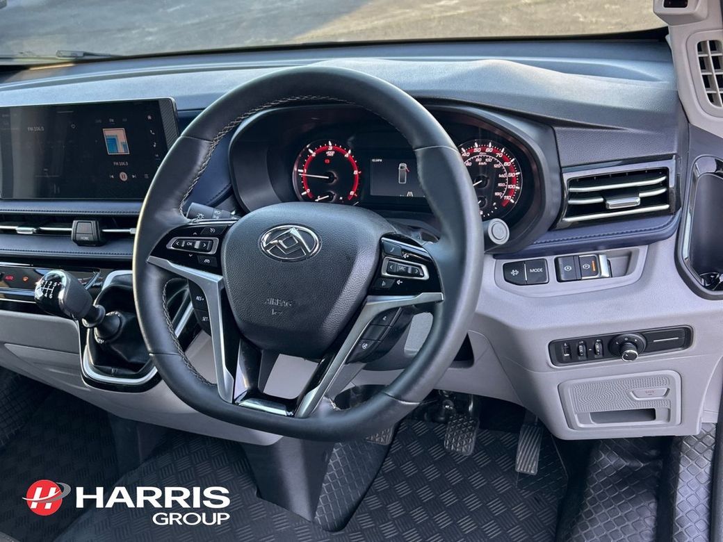 2025 White Maxus Deliver 7